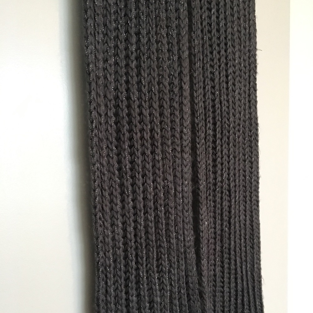 Loft Scarf 🧣 - Picture 3 of 5